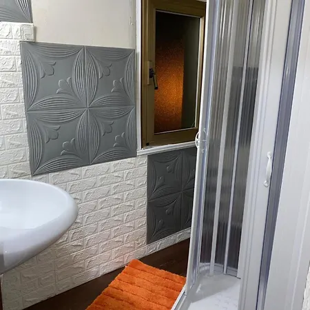 Torre Adelasia Гостевой дом Айдоне